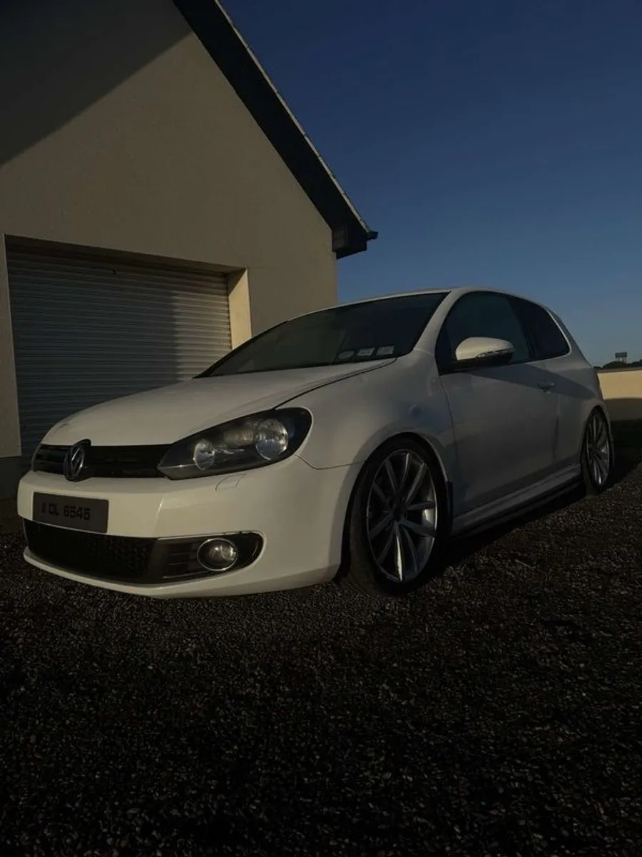 2011 Volkswagen Golf - Image 1