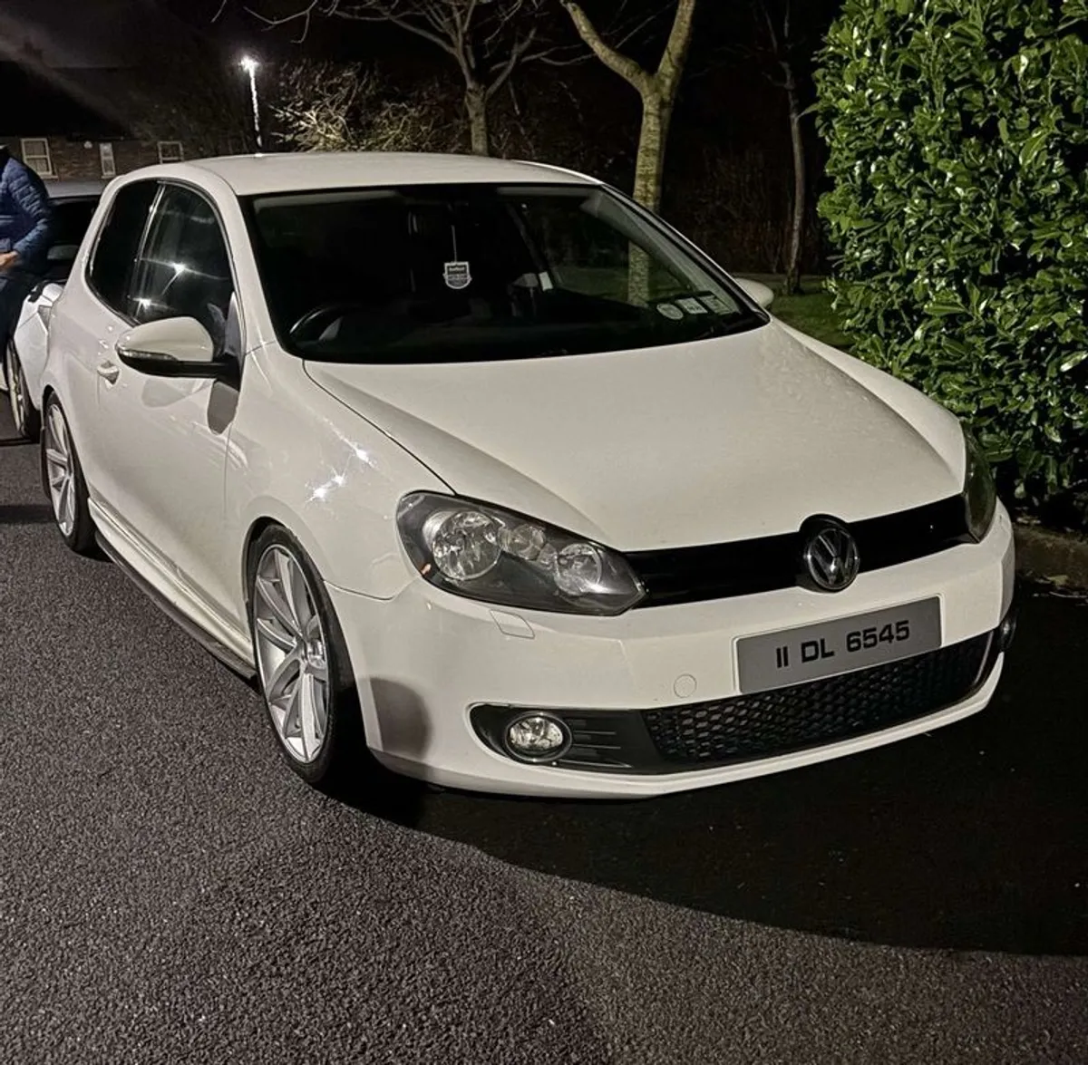 2011 Volkswagen Golf - Image 2