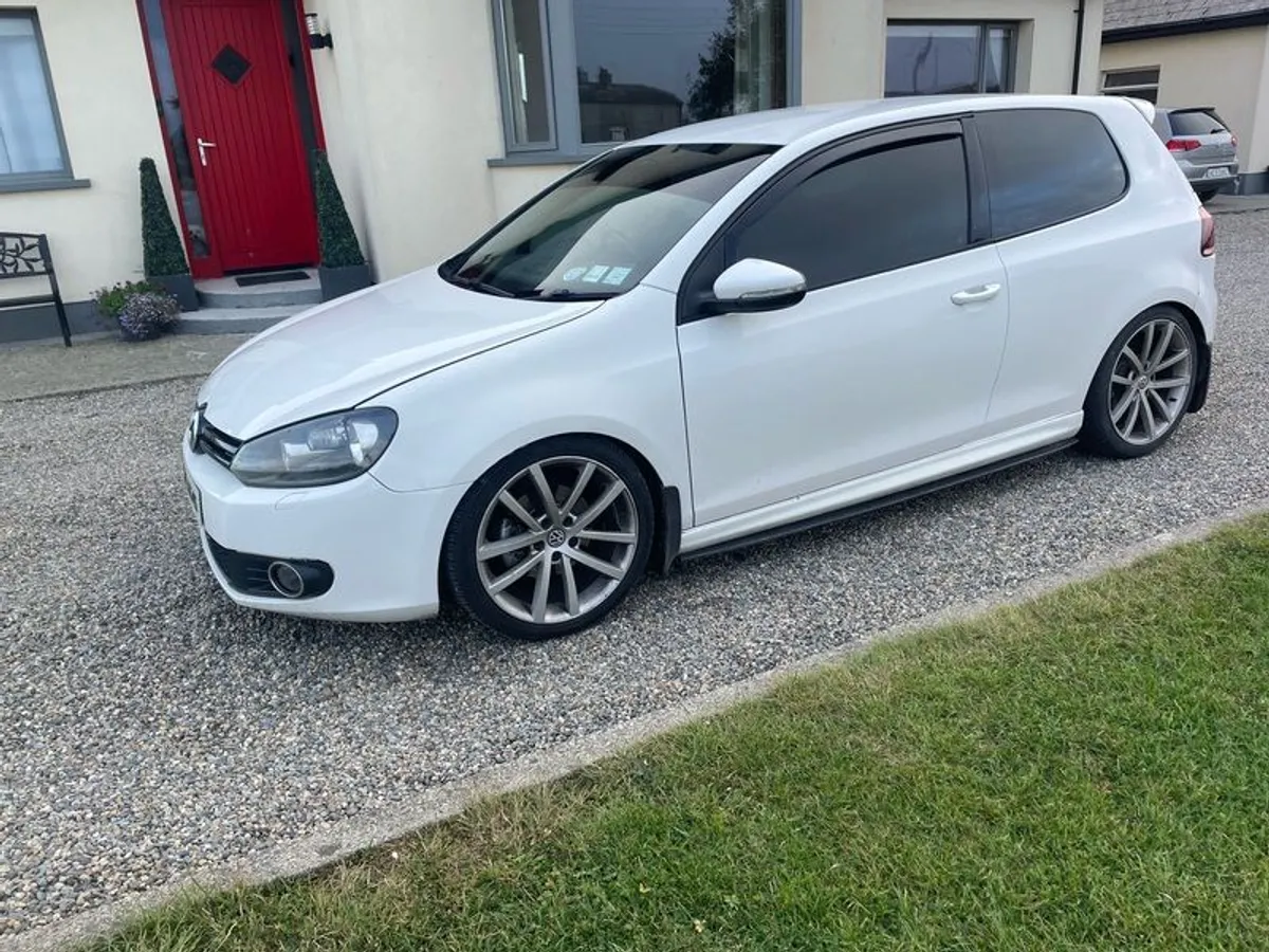2011 Volkswagen Golf - Image 3