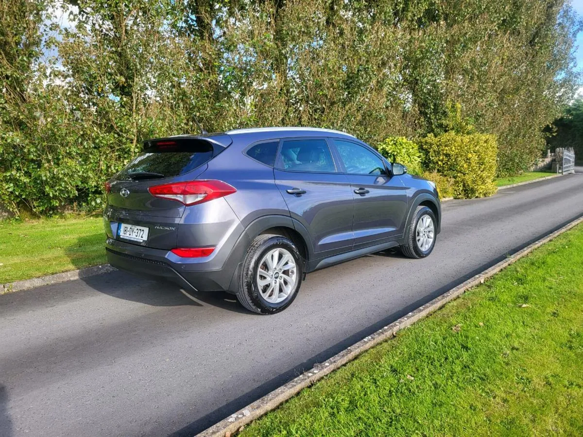 HYUNDAI TUSCON  2018 LOW KMS - Image 2