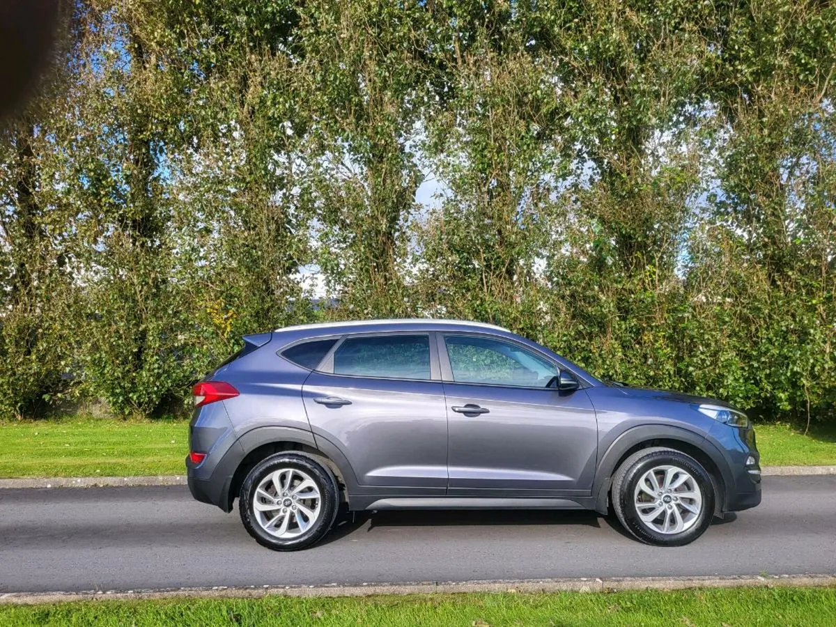 HYUNDAI TUSCON  2018 LOW KMS - Image 4