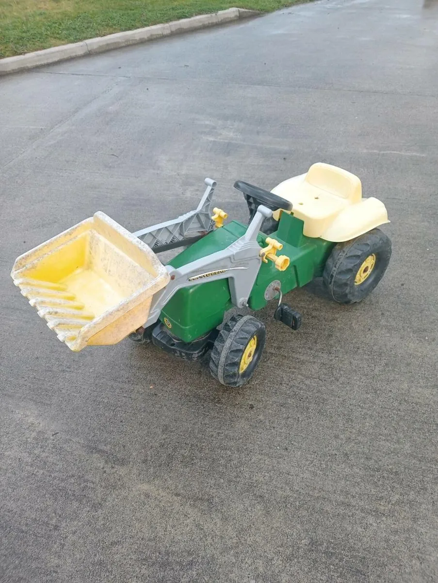 Pedal tractor - Image 1