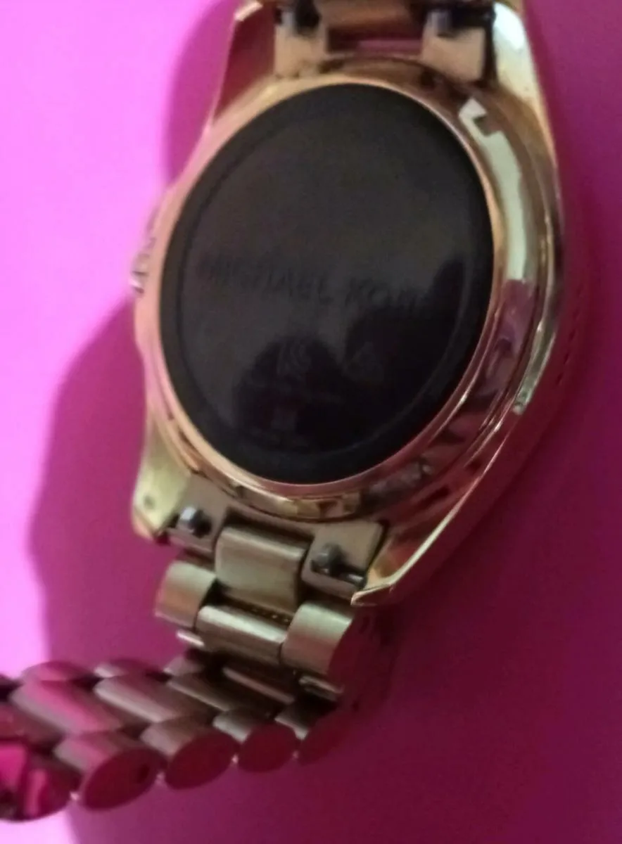 Smart MICHAEL KORS watch (cracked screen) - Image 4