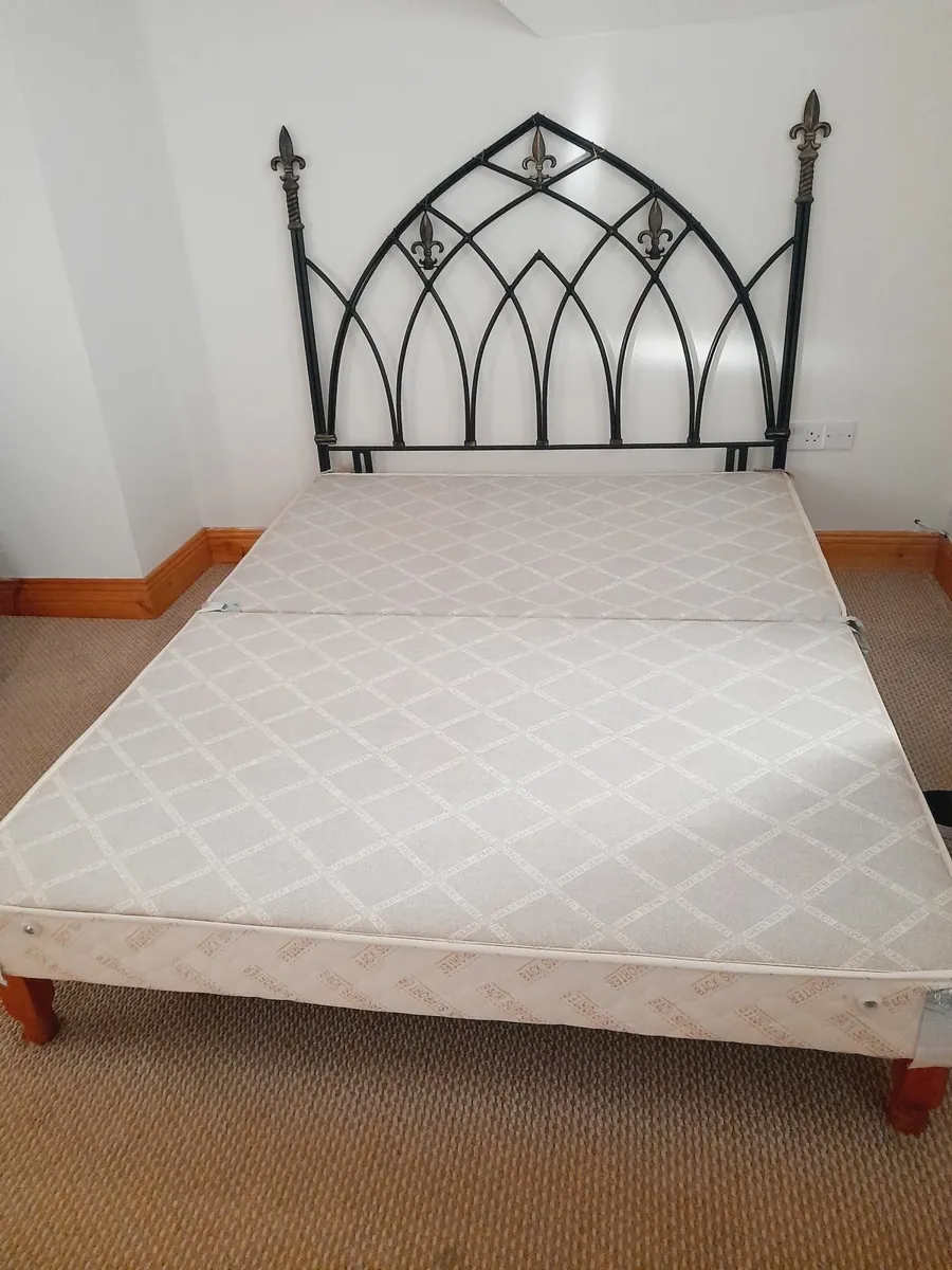 5ft divan bed base with headboard - Image 1