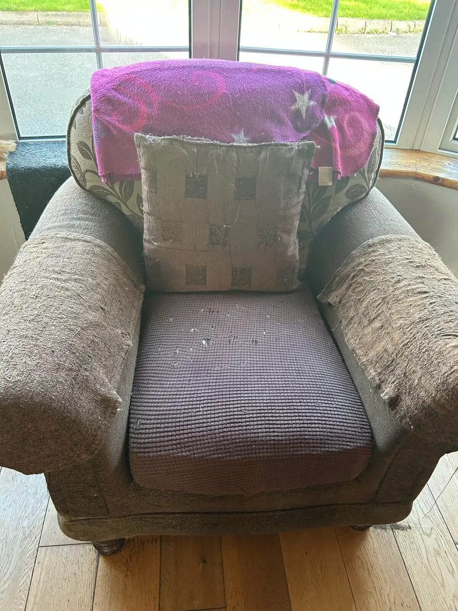 3-2-1 suite of furniture - Image 1