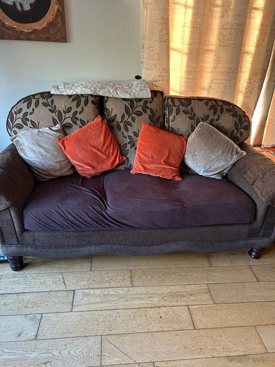 3-2-1 suite of furniture - Image 2