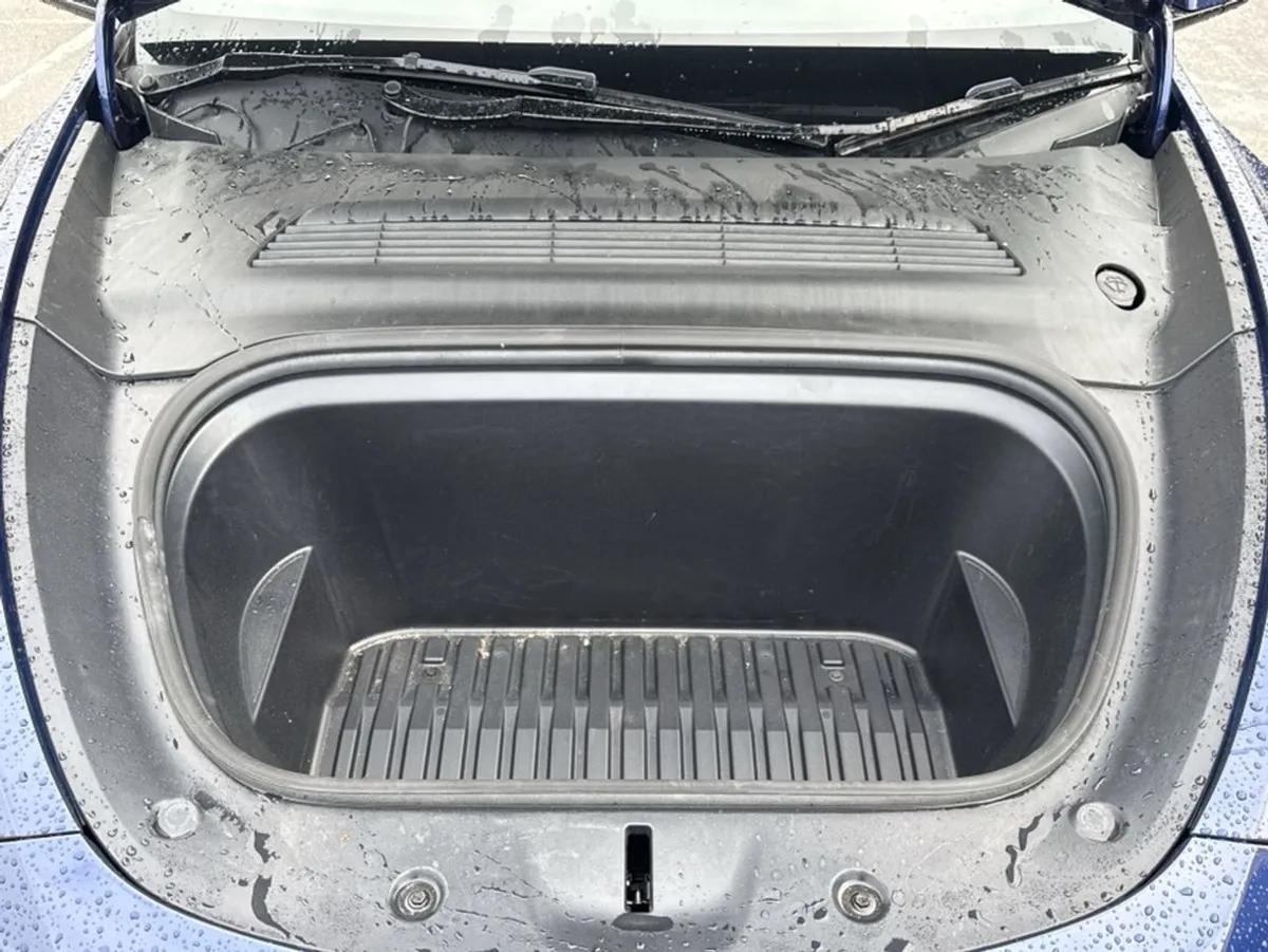 Tesla Model Y Rear-wheel Drive  11 000km - Image 4