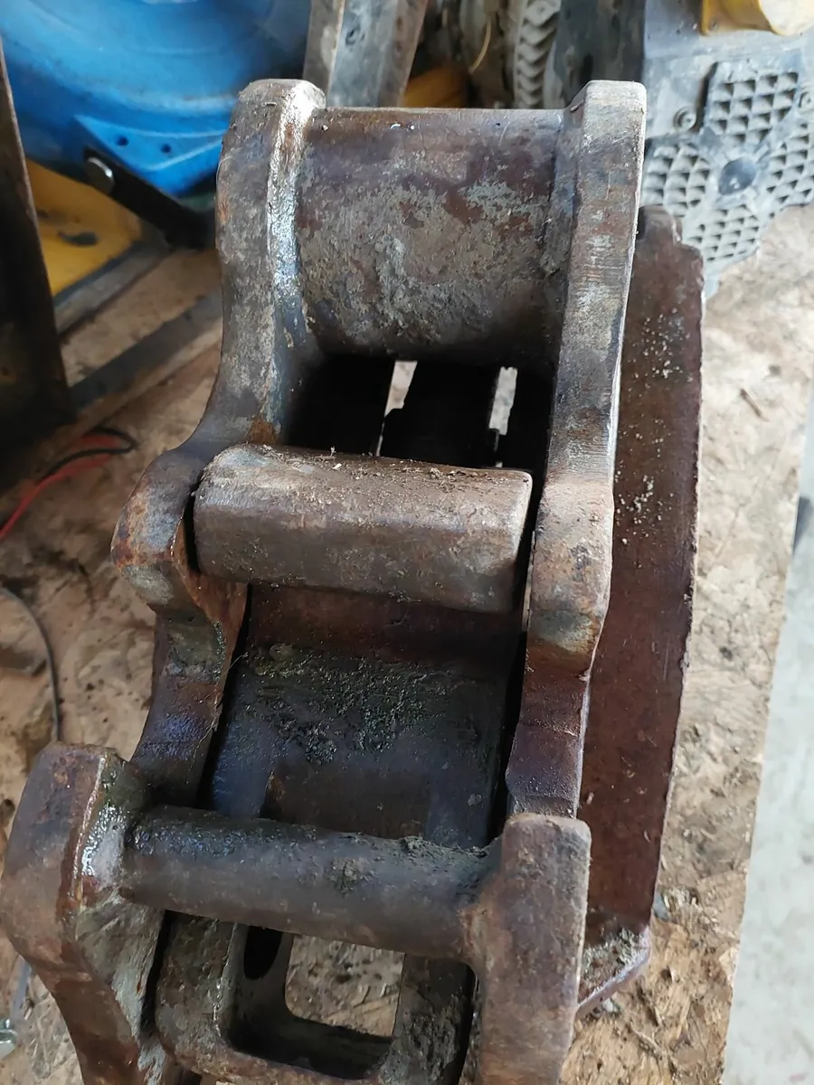 40mm Hydraulic Quick Hitch - Image 1