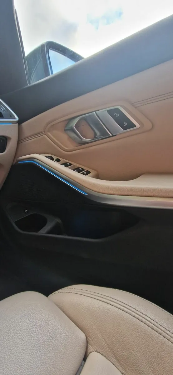 BMW 3-Series 2021 - Image 2