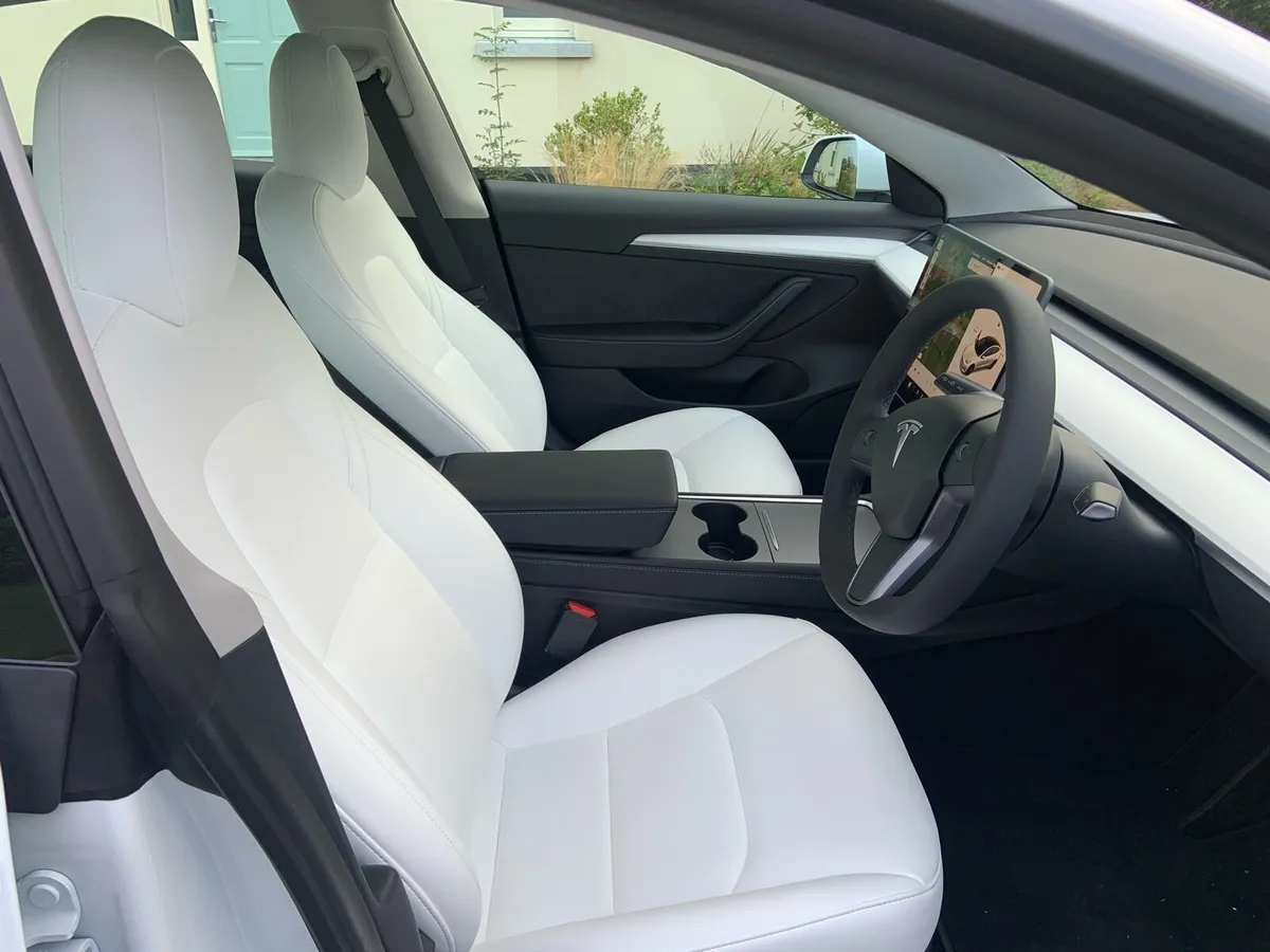 Tesla Model 3 - Image 4