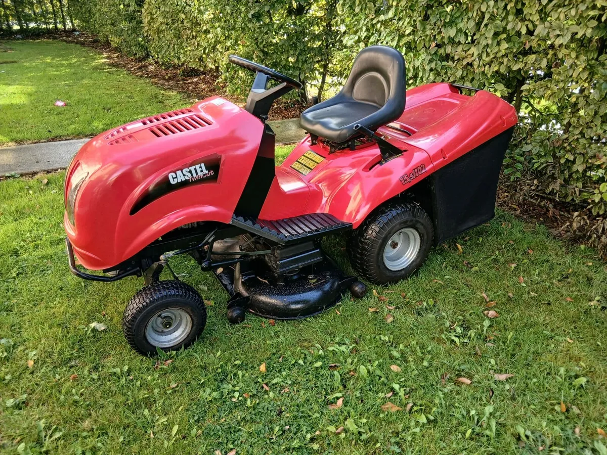 Ride on lawnmower - Image 1