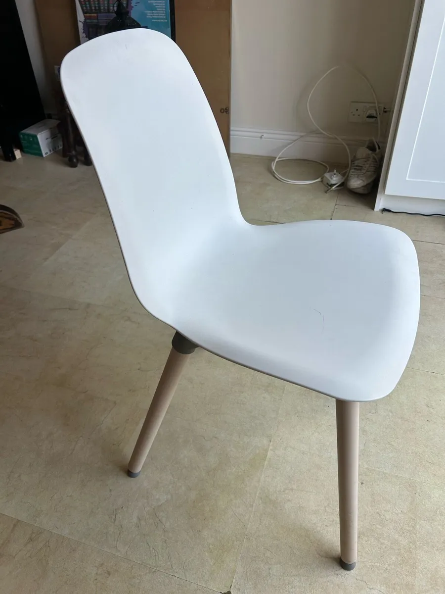 Dining room table and 4 chairs - Image 3