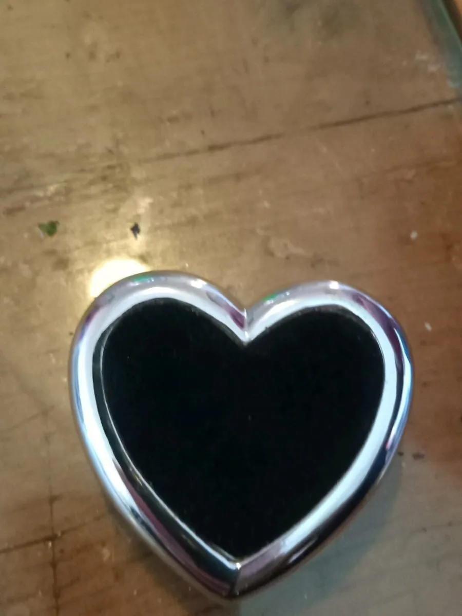 silver heart trinket with jane austen engraving - Image 2