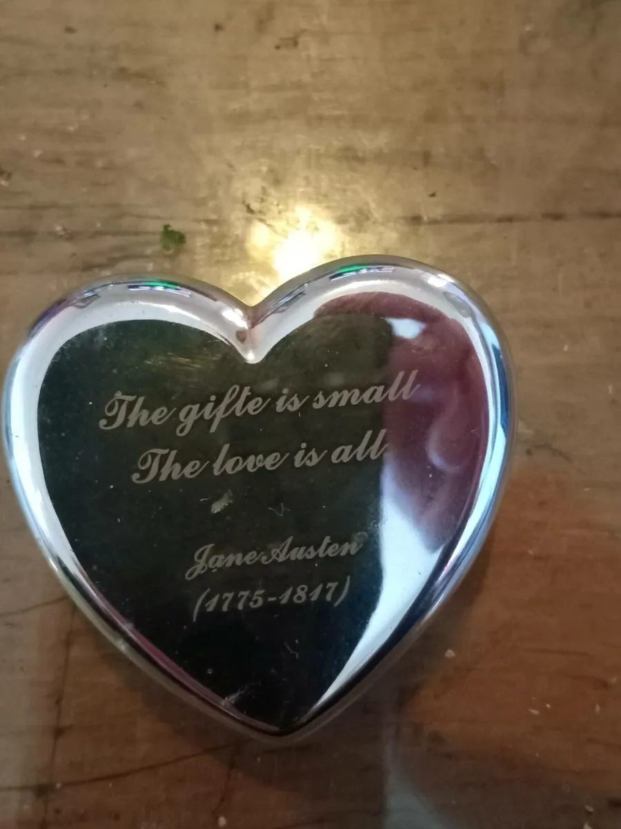 silver heart trinket with jane austen engraving - Image 3