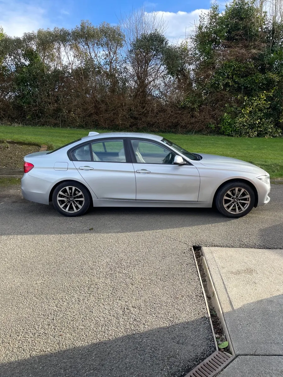 BMW 3-Series 2018 - Image 4