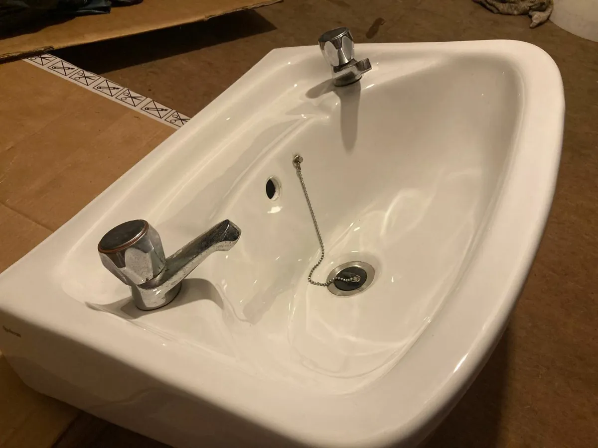 Sink and pedestal - Image 4