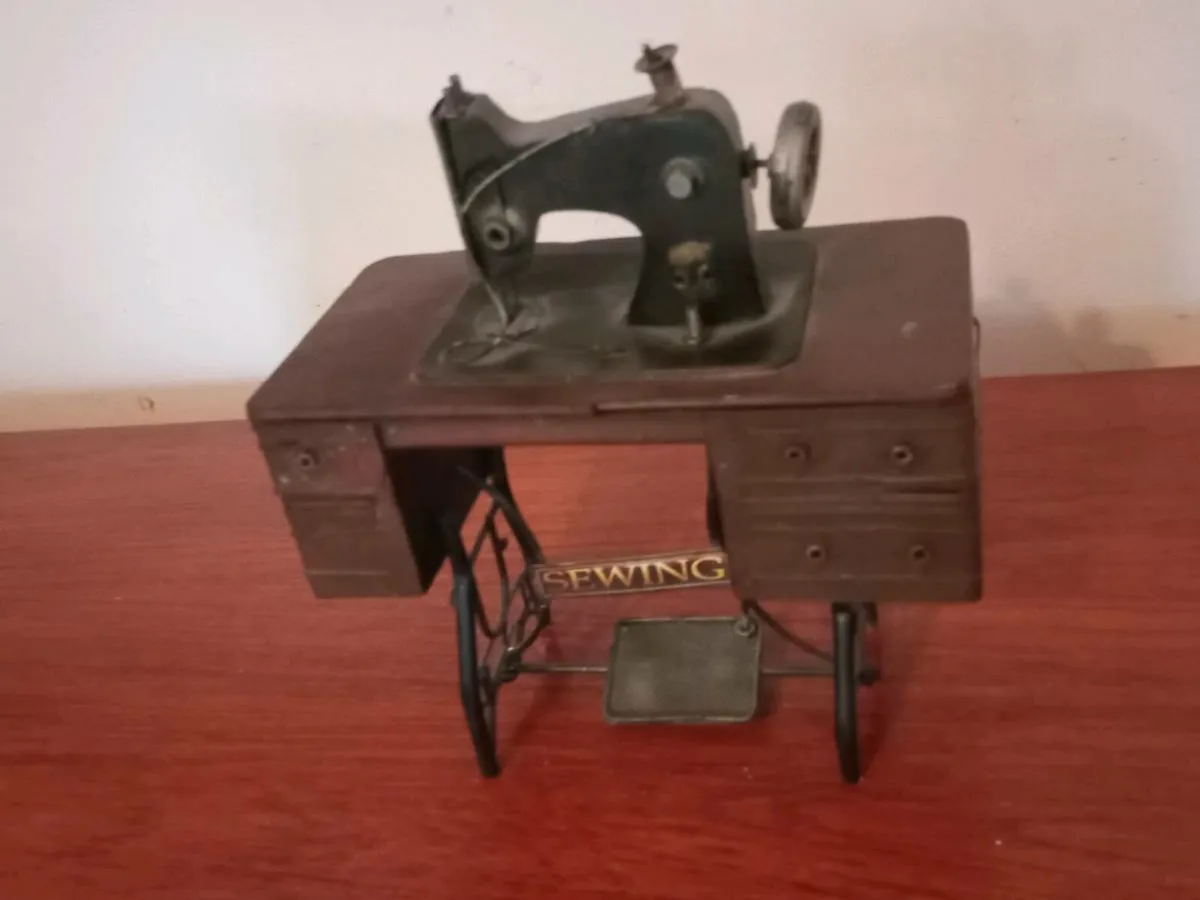 vintage sewing table display 9x7 inch - Image 2