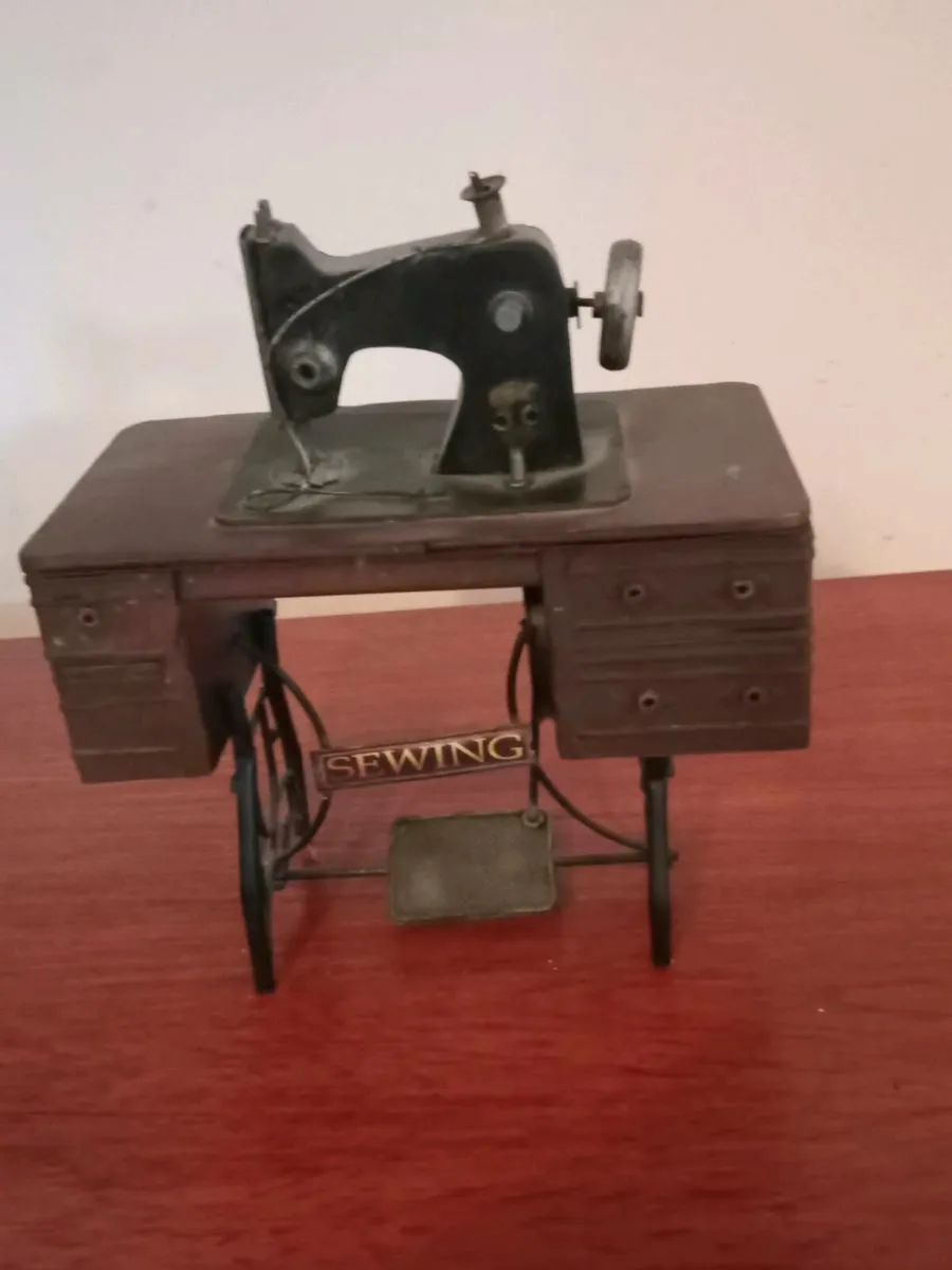 vintage sewing table display 9x7 inch - Image 3
