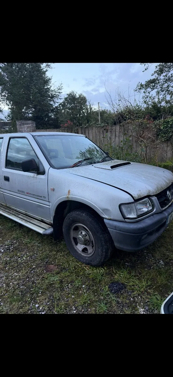 Isuzu Trooper 2002 - Image 1