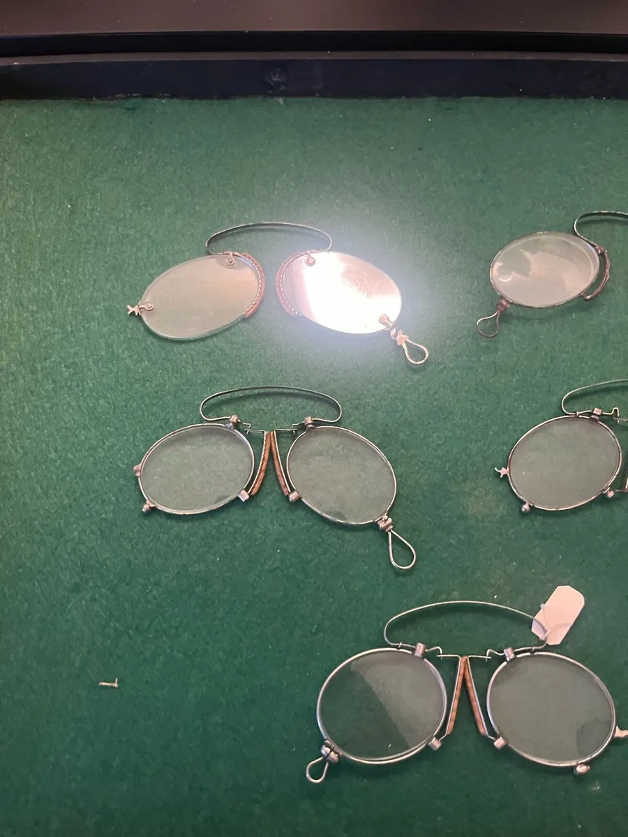 Antique Pincher Frameless Eye Glasses - Image 2