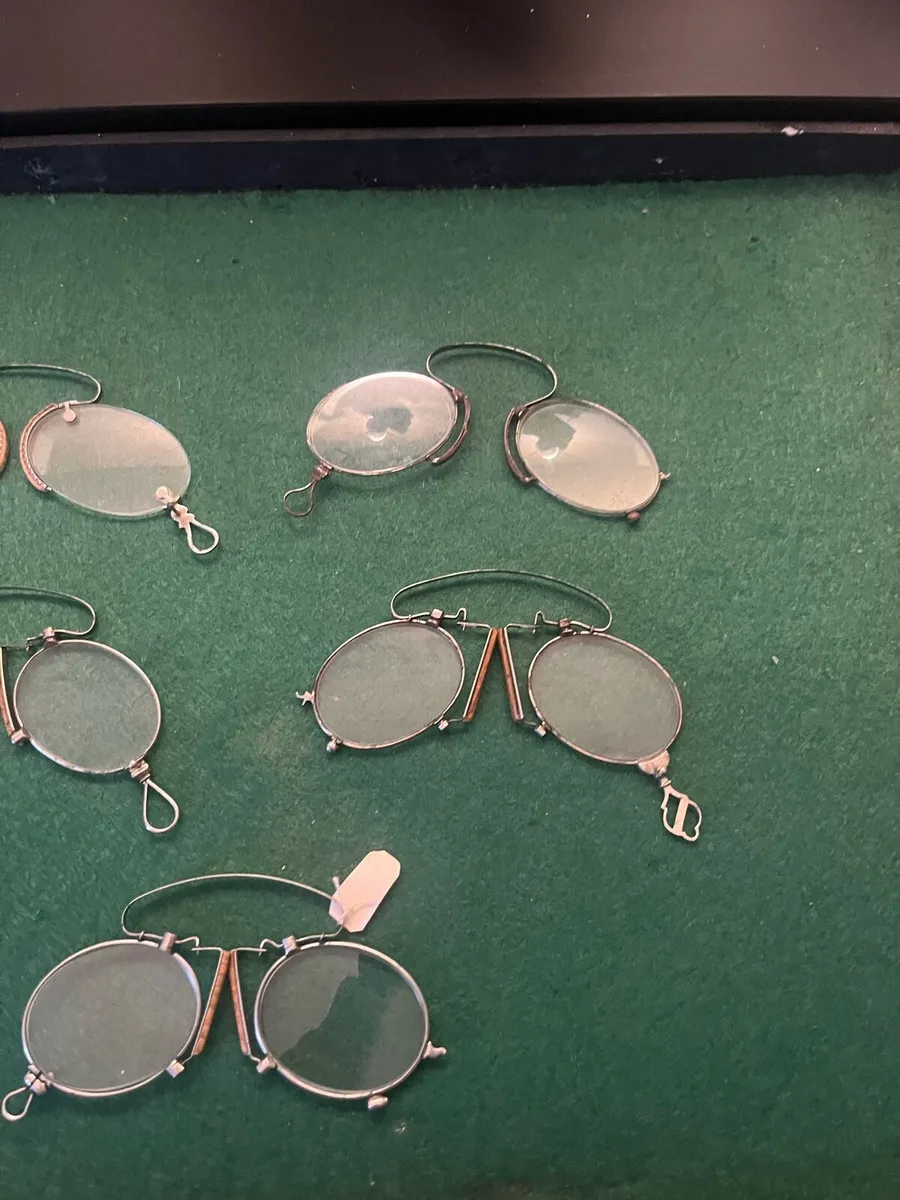 Antique Pincher Frameless Eye Glasses - Image 3