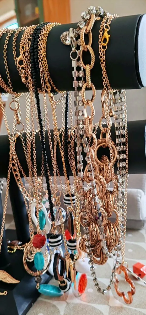 Large collection of vintage and costume jewellery - Image 4