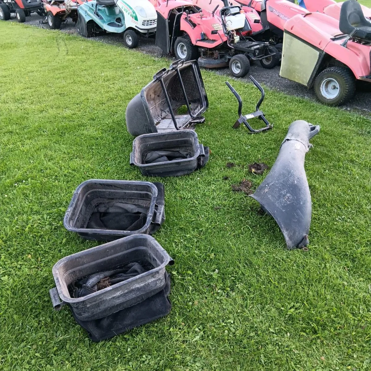 Collection unit off Husqvarna / Craftsman ect - Image 1