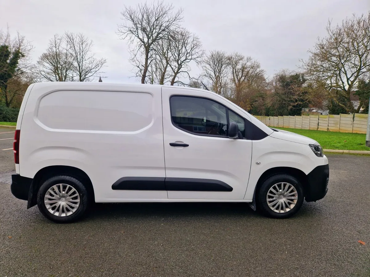 FOR SALE: 202D Opel Combo - Excellent Condition - Image 1