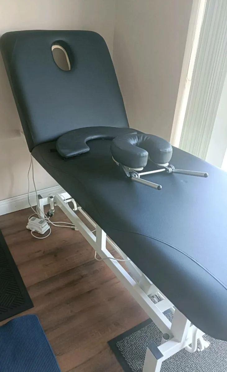 Electric therapy table - Image 2