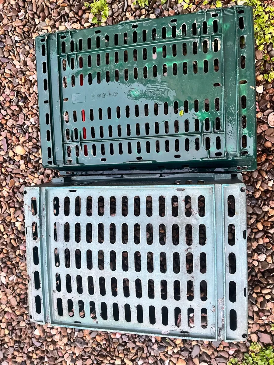 Two boxes, frames, stools - Image 4