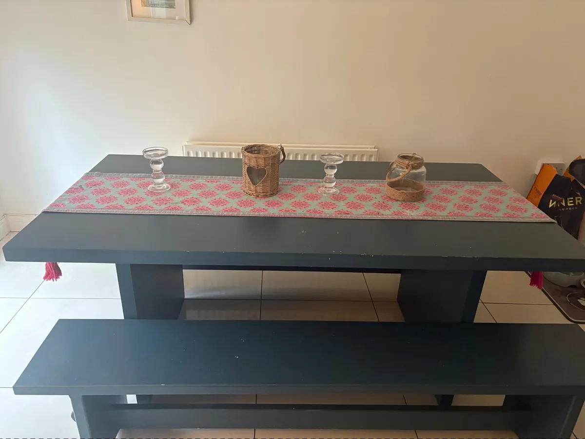 Dining table - Image 1
