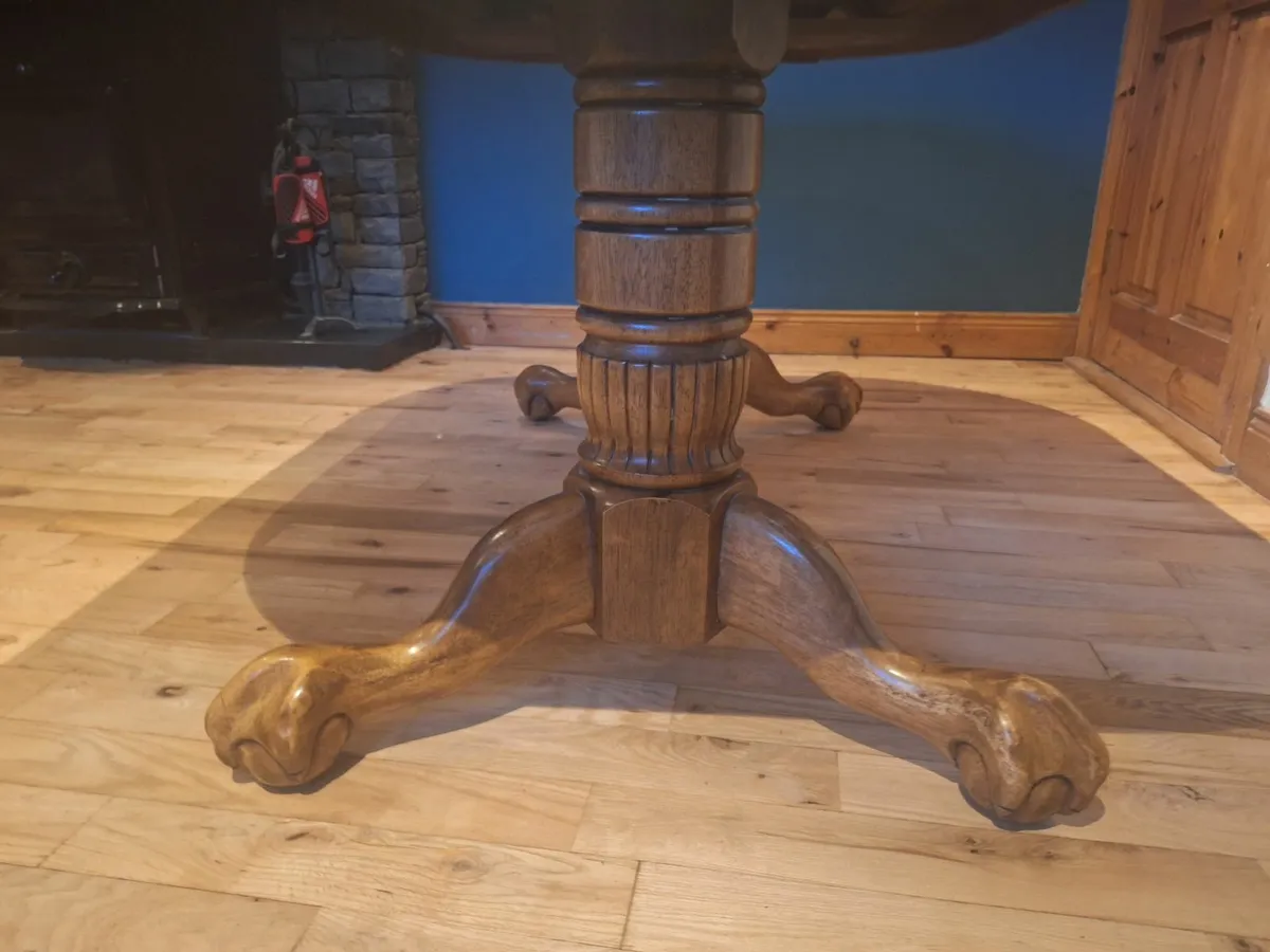 Table and chairs - Image 1