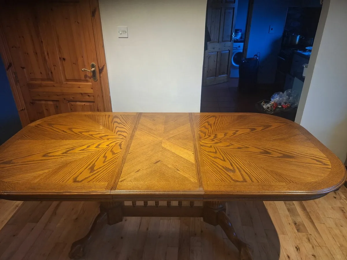 Table and chairs - Image 2
