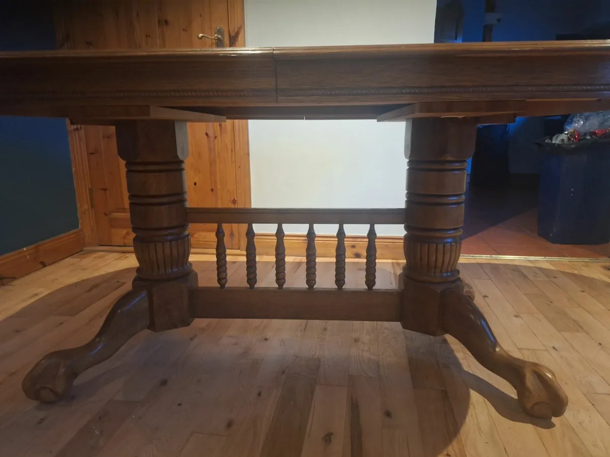 Table and chairs - Image 3
