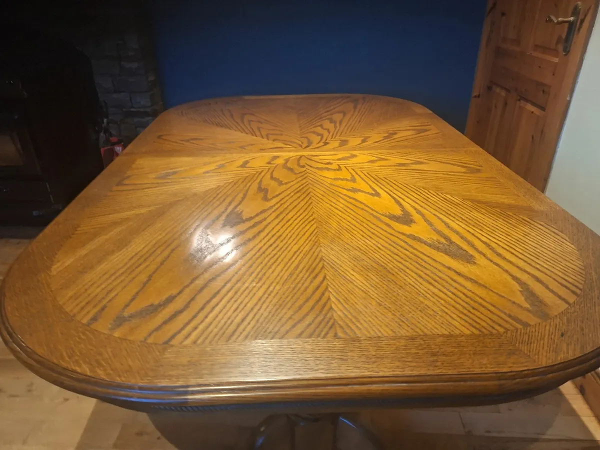 Table and chairs - Image 4
