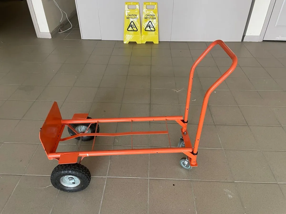 4 wheels trolley - Image 1