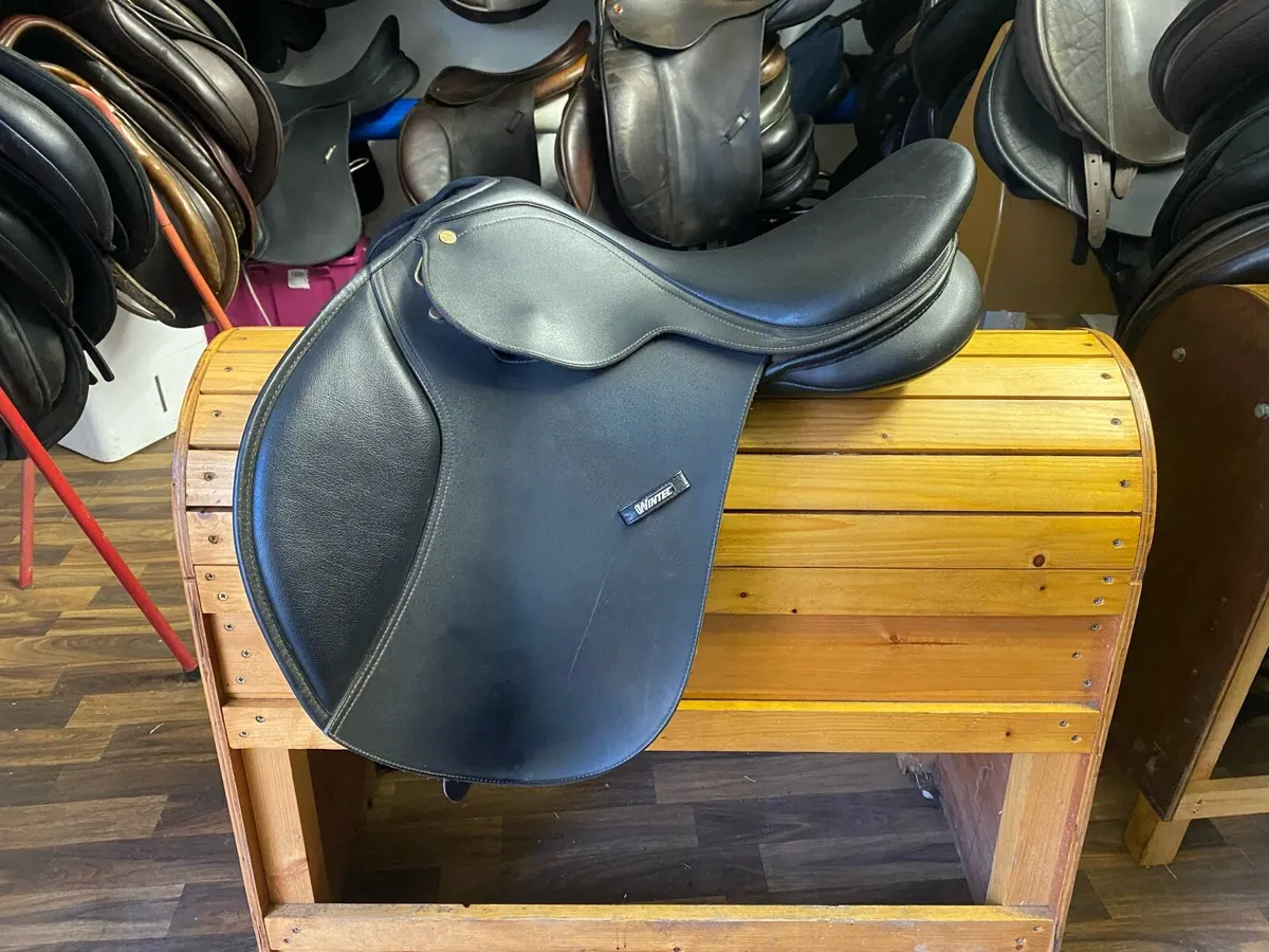 Wintec jump saddle 16.5-17” adjustable - Image 1
