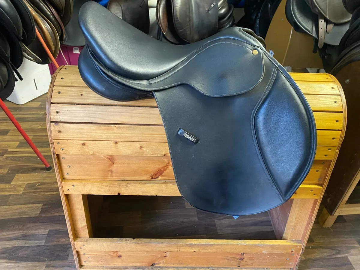 Wintec jump saddle 16.5-17” adjustable - Image 2