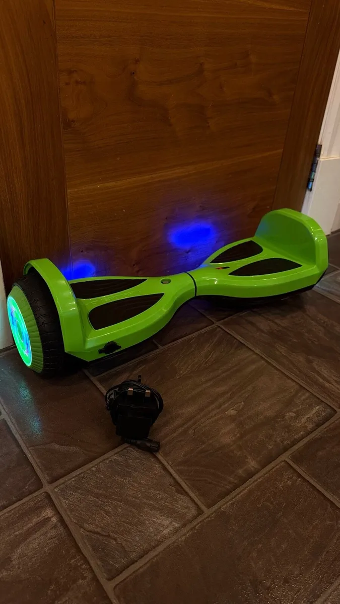 ‘Razor hovertrax’ Hoverboard - Image 2