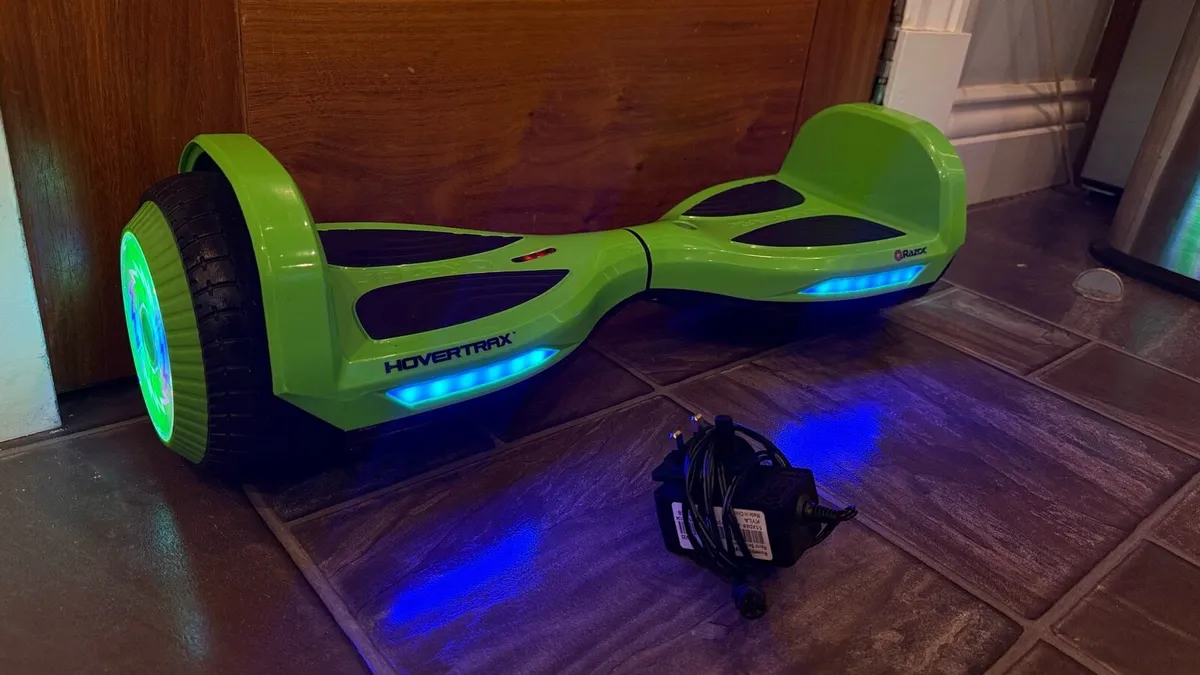 ‘Razor hovertrax’ Hoverboard - Image 1