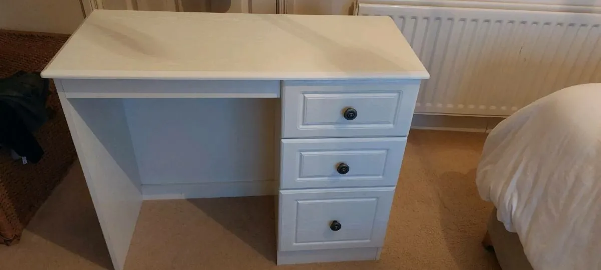 White dressing table for sale - Image 1