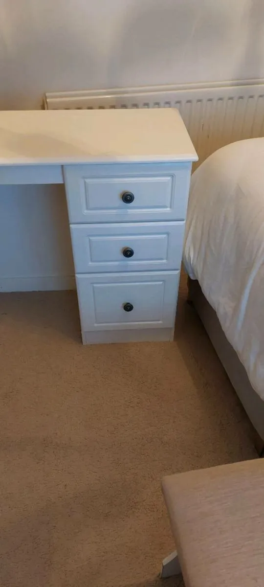 White dressing table for sale - Image 2
