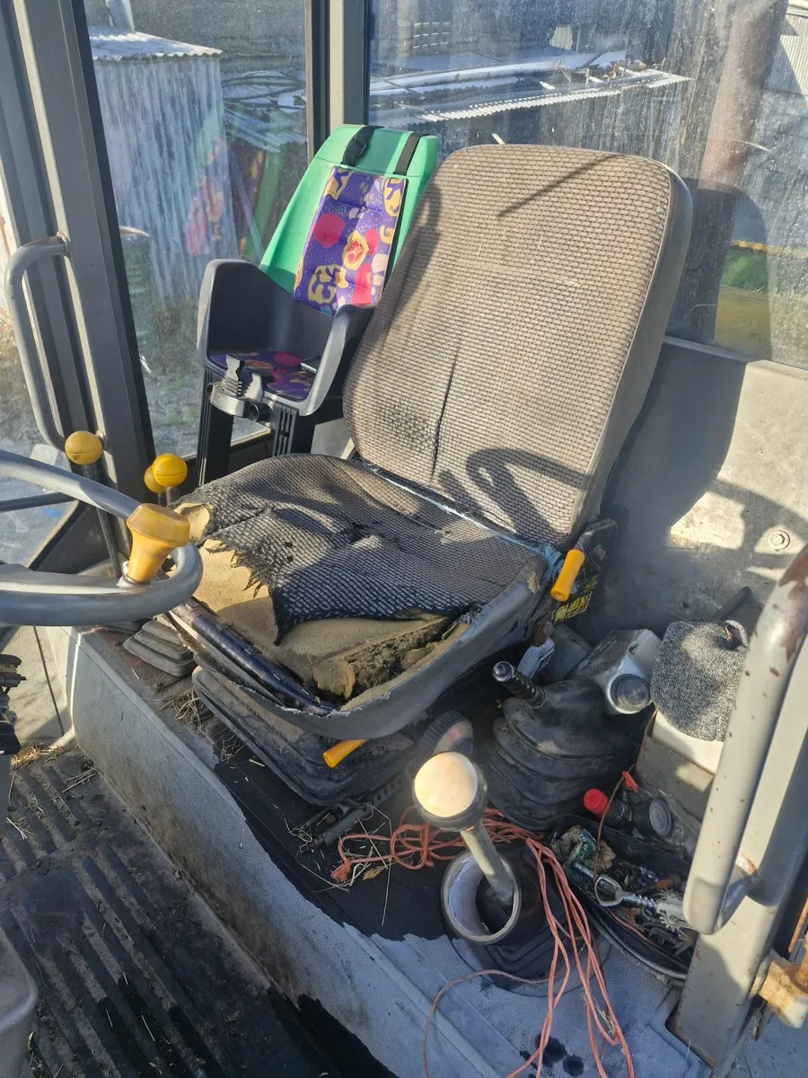 JCB 406 loader - Image 4