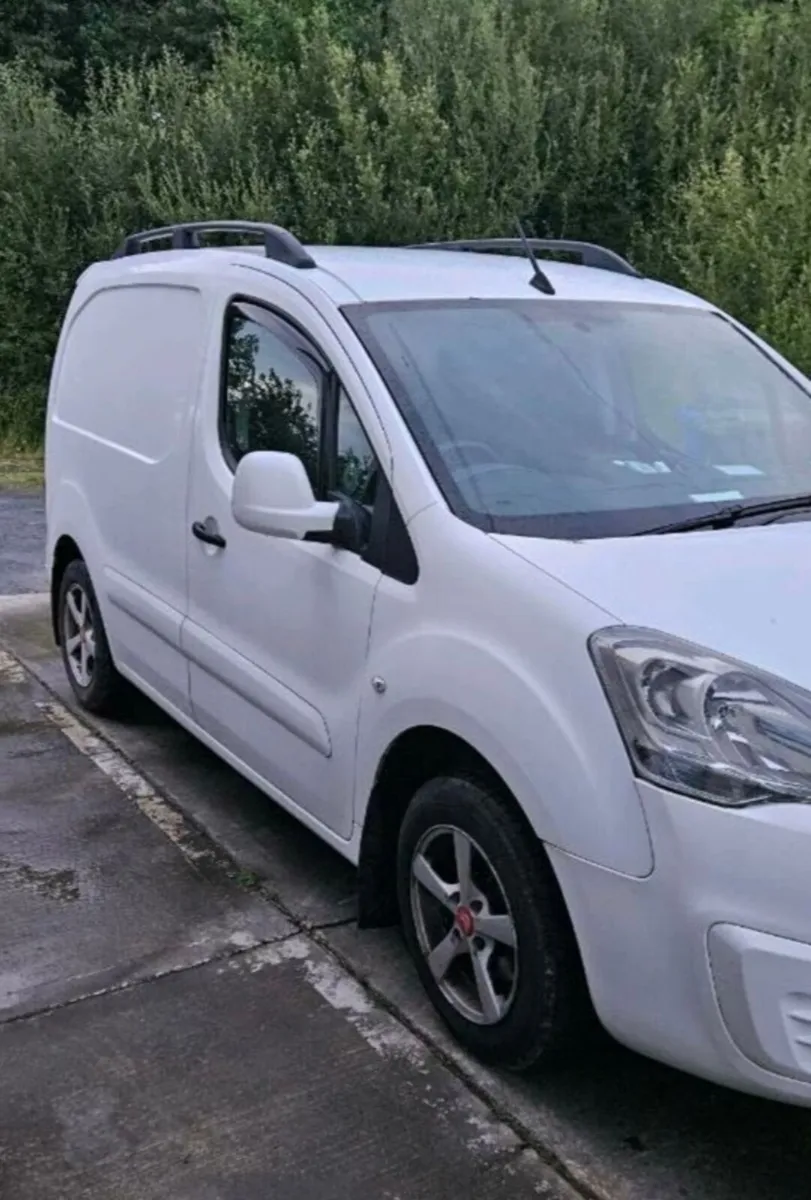 Van - Image 4