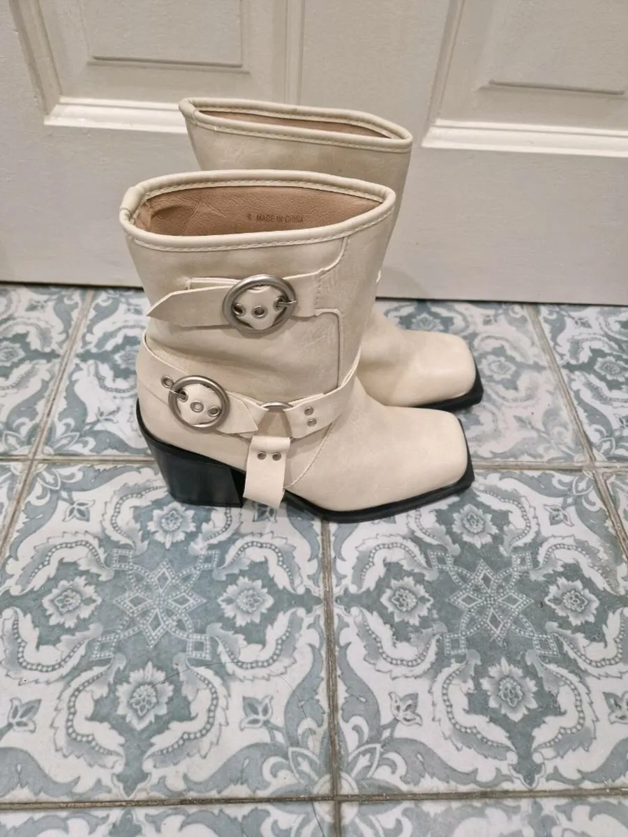 Boots - Image 2