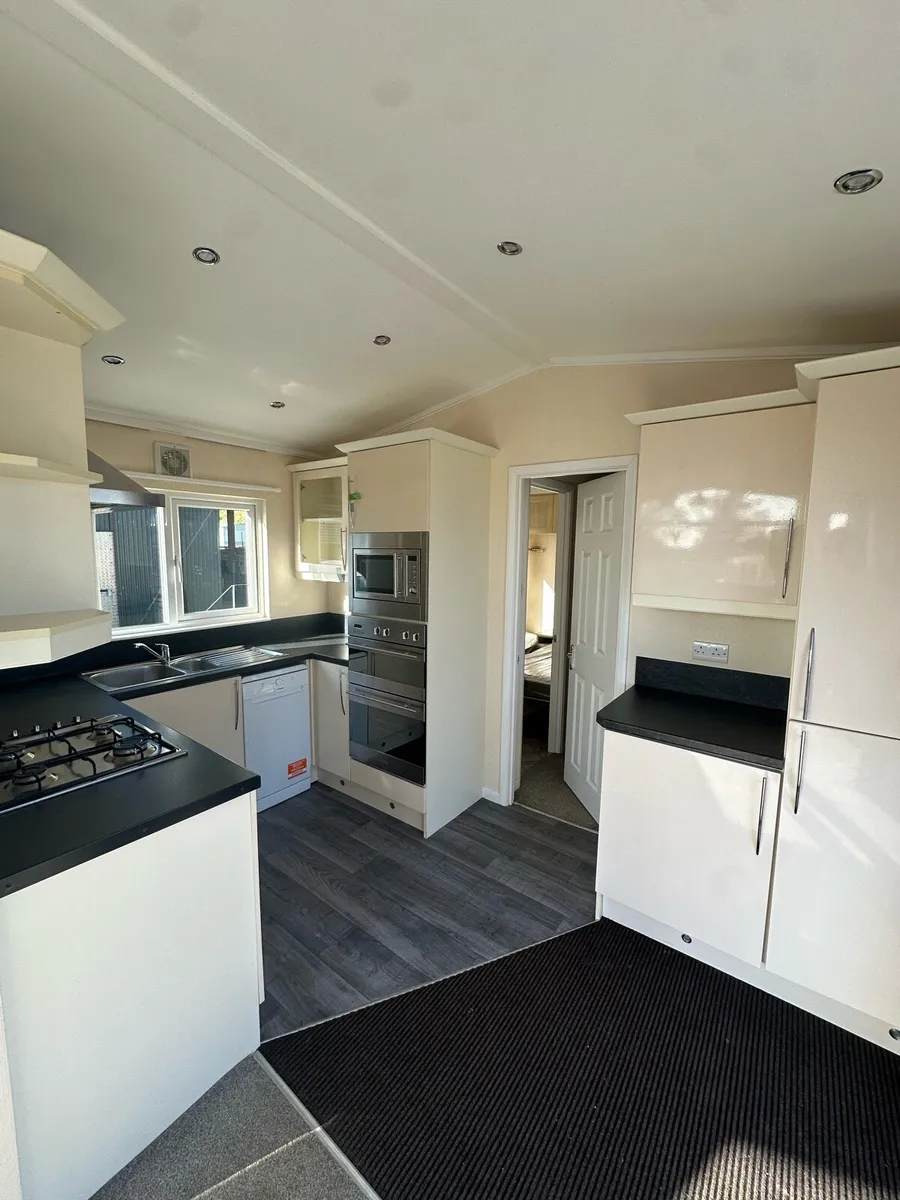 39 x 13.6 / 2 Bed Tingdene Ultimate (Residential) - Image 4