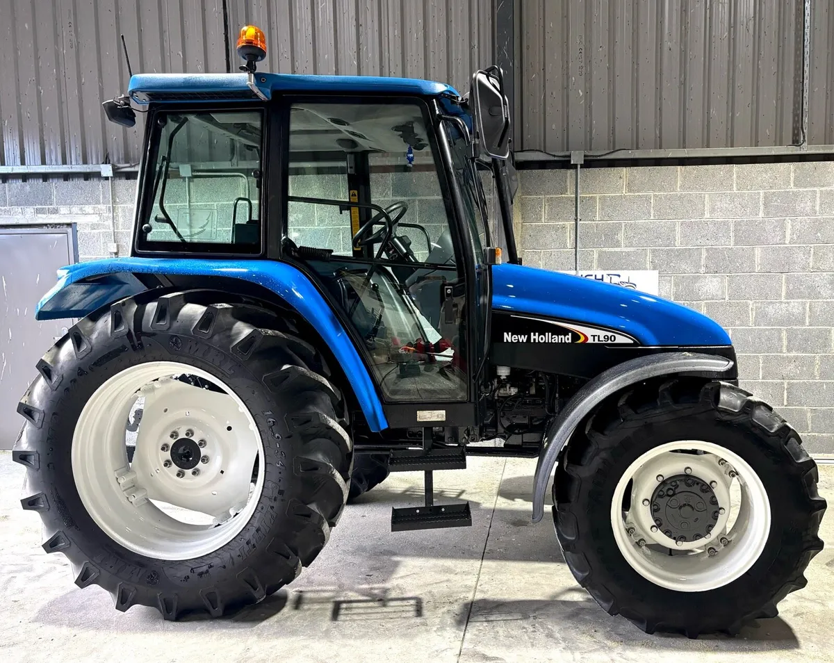 NEW HOLLAND TL90 **Manual Shuttle, no electrics** - Image 4