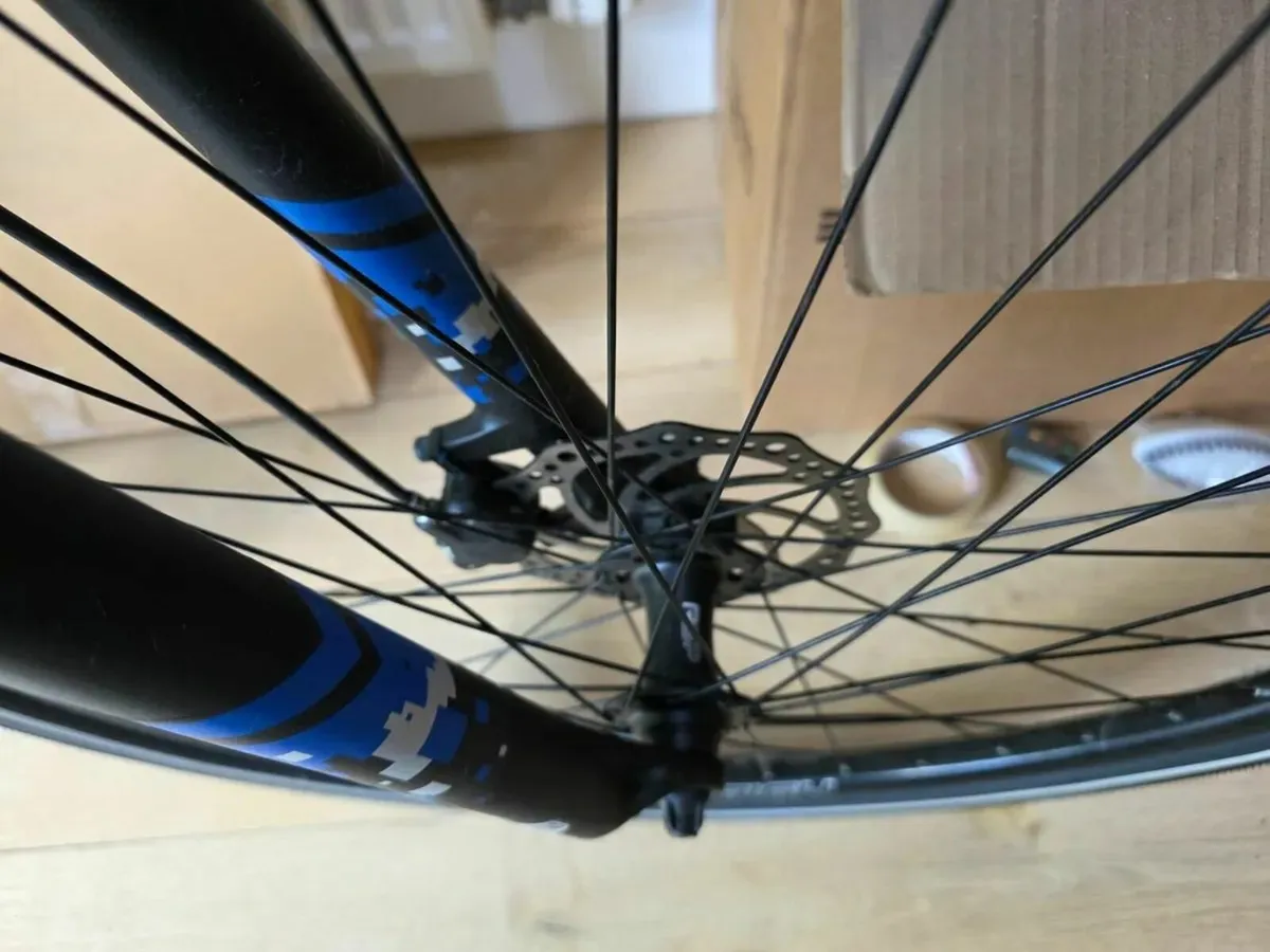 Raleigh Strada TrailSport2 - Image 2