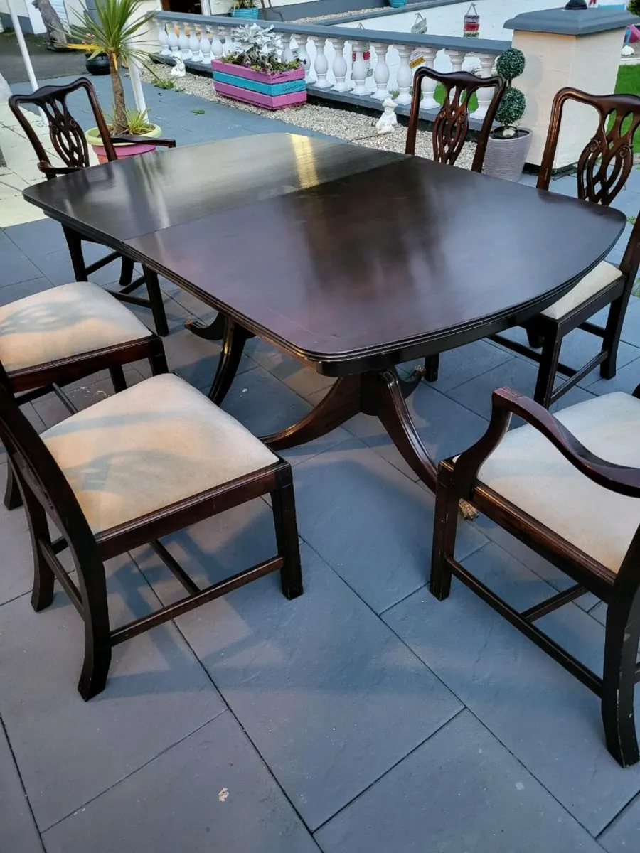 Good Dining Room Table with Six chairs - Image 1