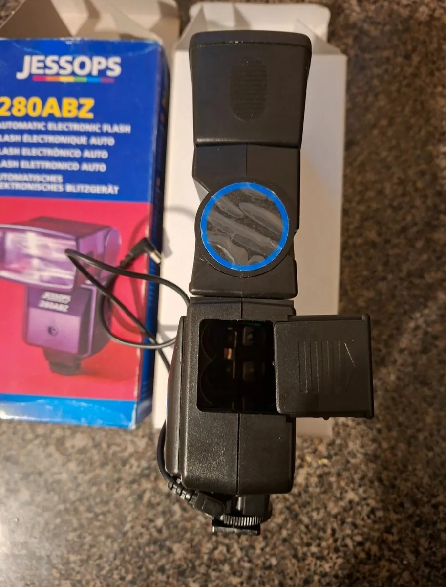 2 Camera Flashes - Image 4